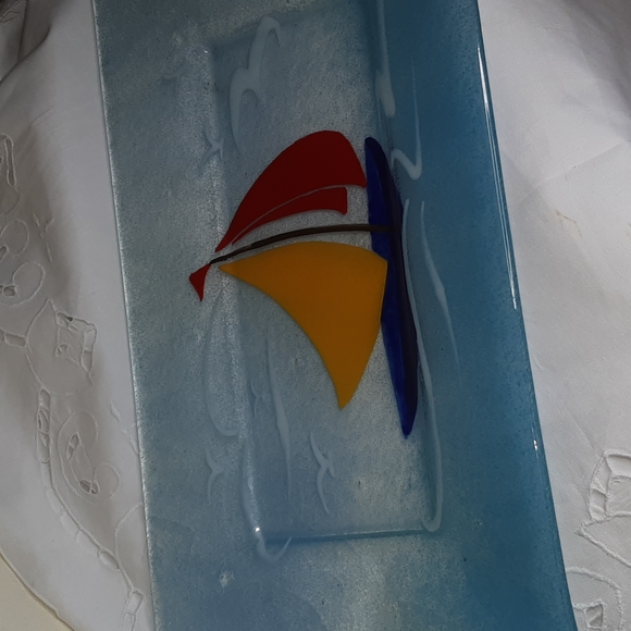 Fused glass rectangular sailboat plate - Picture 4 of 4